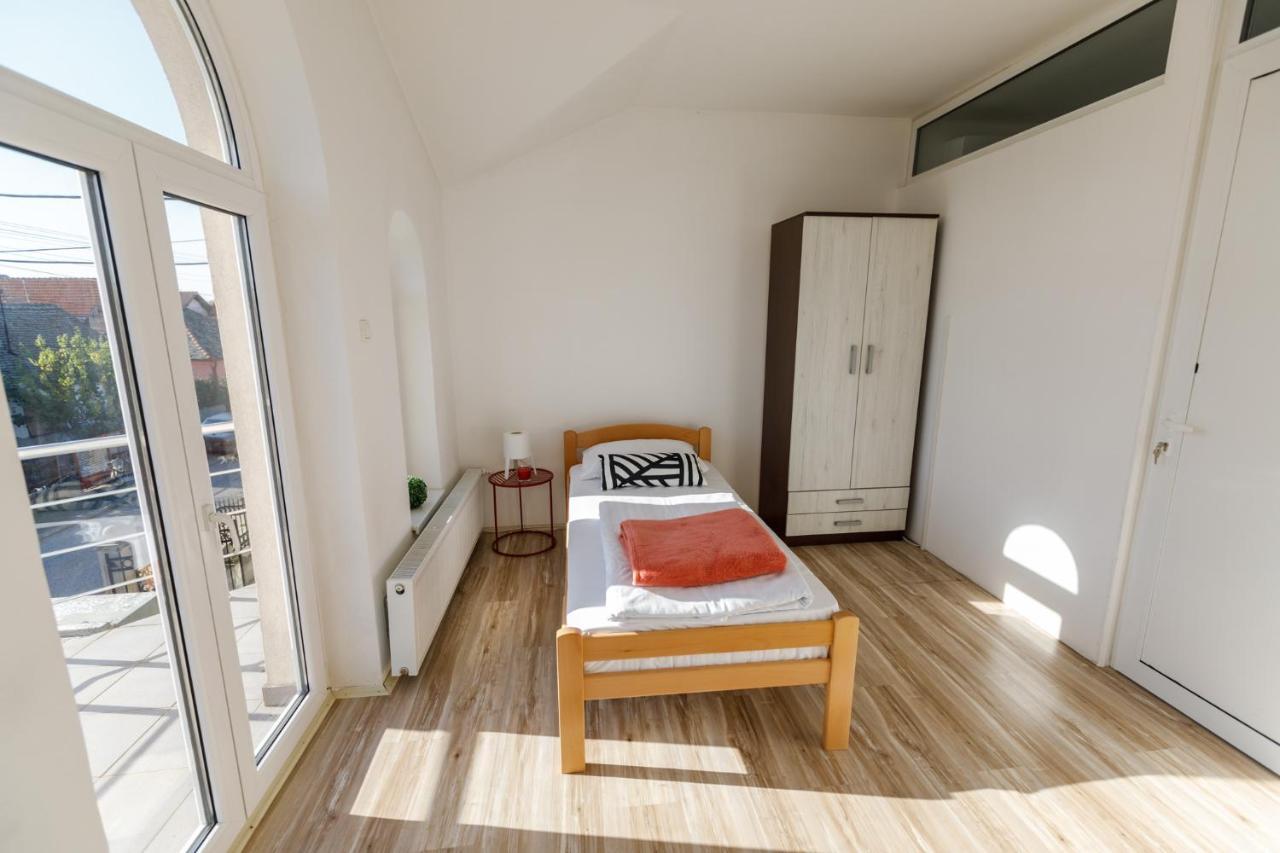Kristall Apartments Sabac Bagian luar foto